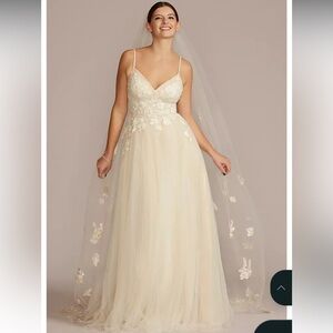 David's Bridal White Lace Wedding Dress